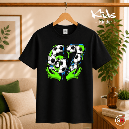 Kinder T-Shirt | Fußball Zahl 67 im coolen Schleim- & Graffiti-Look - StyleOne