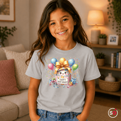 Kinder T-Shirt 'Happy Birthday' mit niedlichem Monster in Geschenkbox und bunten Ballons - StyleOne