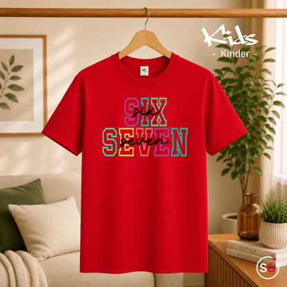 Kinder T-Shirt mit buntem 'SIX SEVEN' Zahlen-Design im College-Stil - StyleOne