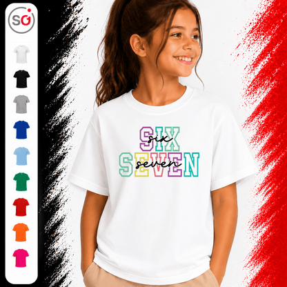 Kinder T-Shirt mit buntem 'SIX SEVEN' Zahlen-Design im College-Stil - StyleOne