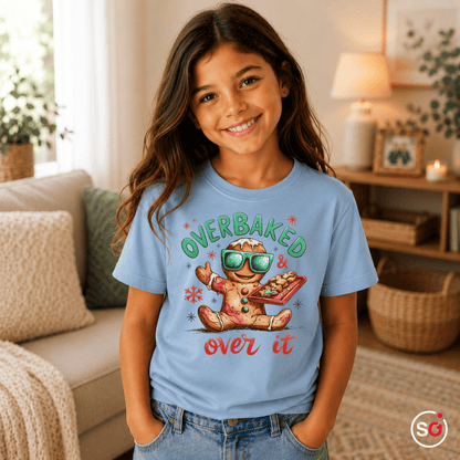 Kinder T-Shirt mit coolem Lebkuchenmann | "Overbaked & over it" Weihnachts-Spruch - StyleOne