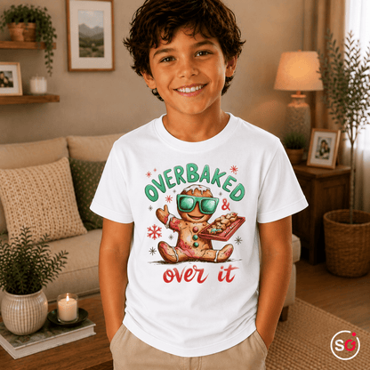 Kinder T-Shirt mit coolem Lebkuchenmann | "Overbaked & over it" Weihnachts-Spruch - StyleOne