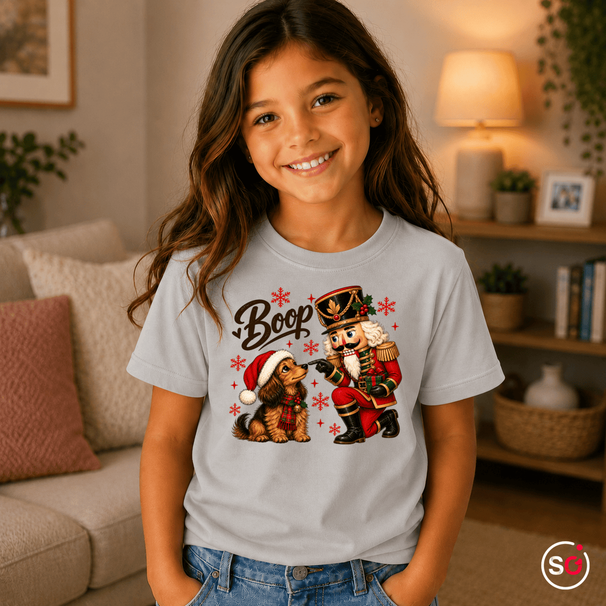 Kinder T-Shirt mit Nussknacker und Hund 'Boop' Motiv – Weihnachtliches Design - StyleOne
