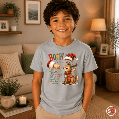 Kinder T-Shirt mit süßem Weihnachts-Rentier und Santa 'Boop' Motiv - StyleOne