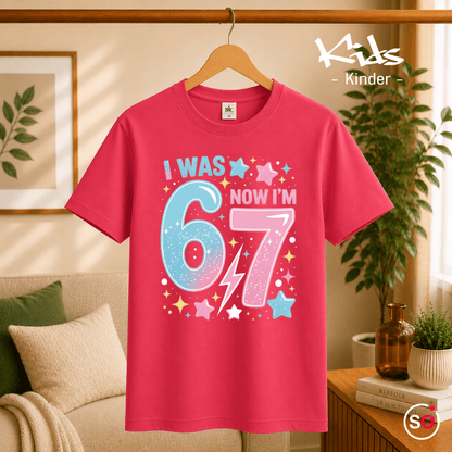 Kinder T-Shirt zum 7. Geburtstag | I Was 6 Now I'm 7 | Design mit Sternen & Blitz - StyleOne