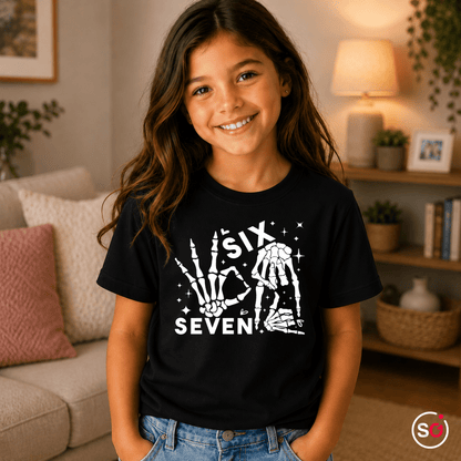 Kinder T-Shirt zum 7. Geburtstag mit Skelett-Händen | Six & Seven Design - StyleOne