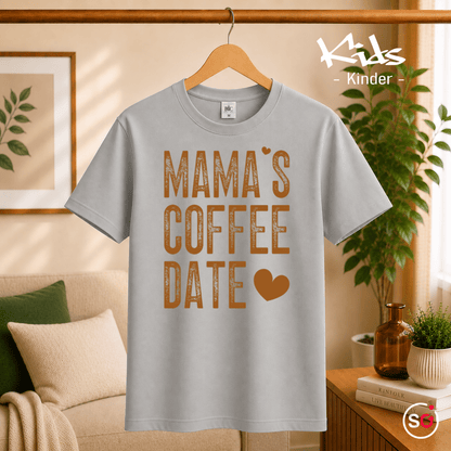 Mama's Coffee Date Kinder T-Shirt | Süßer Spruch mit Herz für die Zeit mit Mama - StyleOne