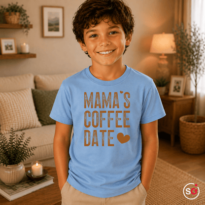 Mama's Coffee Date Kinder T-Shirt | Süßer Spruch mit Herz für die Zeit mit Mama - StyleOne