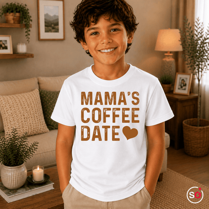 Mama's Coffee Date Kinder T-Shirt | Süßer Statement-Spruch mit Herz für kleine Begleiter - StyleOne