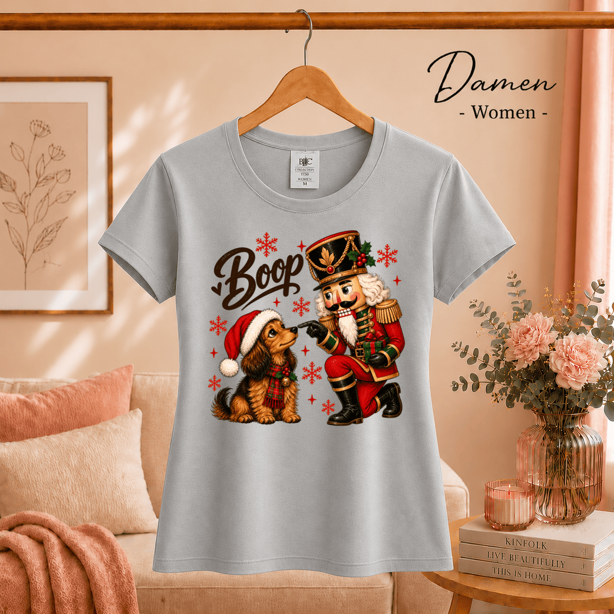 Nussknacker 'Boop' T-Shirt mit süßem Dackel – Weihnachtliches Design mit Schneeflocken - StyleOne