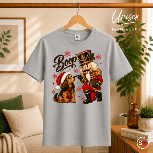 Nussknacker 'Boop' T-Shirt mit süßem Dackel – Weihnachtliches Design mit Schneeflocken - StyleOne