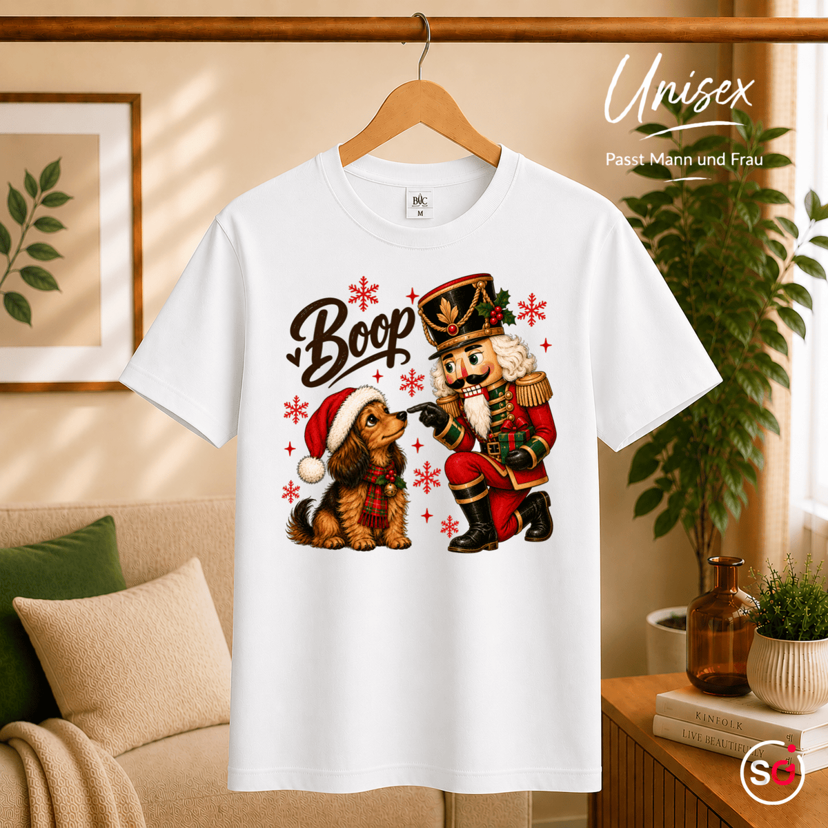 Nussknacker 'Boop' T-Shirt mit süßem Dackel – Weihnachtliches Design mit Schneeflocken - StyleOne