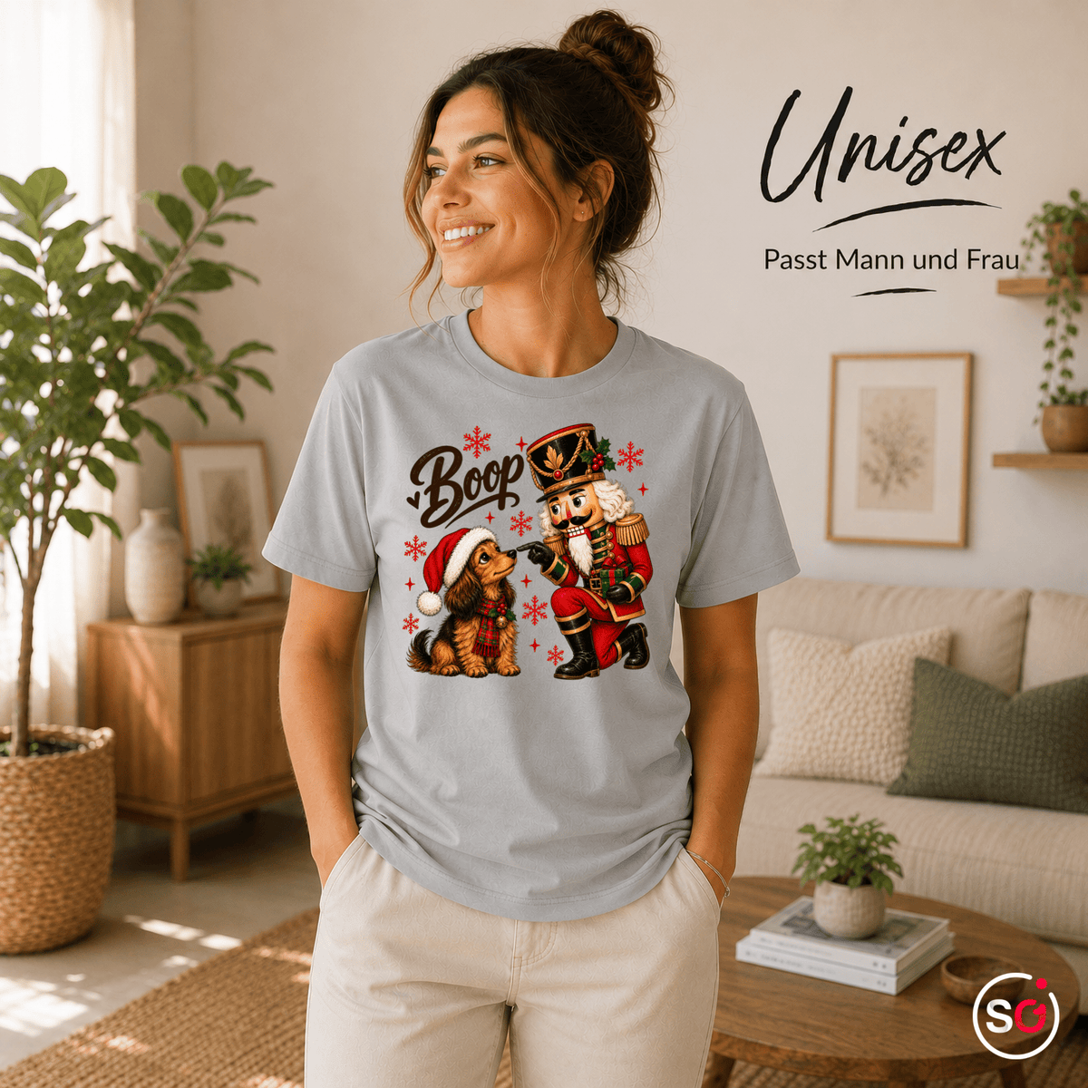 Nussknacker 'Boop' T-Shirt mit süßem Dackel – Weihnachtliches Design mit Schneeflocken - StyleOne