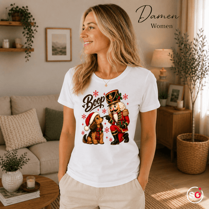 Nussknacker 'Boop' T-Shirt mit süßem Dackel – Weihnachtliches Design mit Schneeflocken - StyleOne