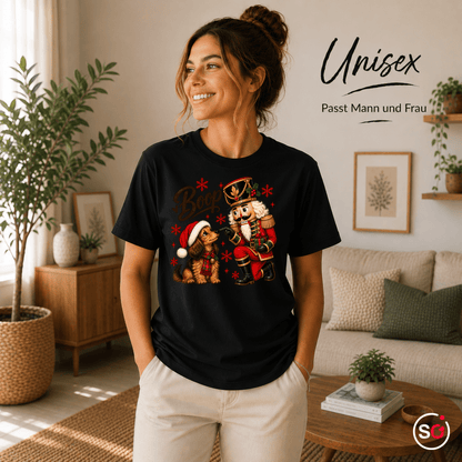 Nussknacker 'Boop' T-Shirt mit süßem Dackel – Weihnachtliches Design mit Schneeflocken - StyleOne