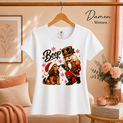 Nussknacker 'Boop' T-Shirt mit süßem Dackel – Weihnachtliches Design mit Schneeflocken - StyleOne
