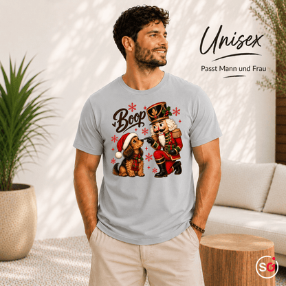 Nussknacker 'Boop' T-Shirt mit süßem Dackel – Weihnachtliches Design mit Schneeflocken - StyleOne
