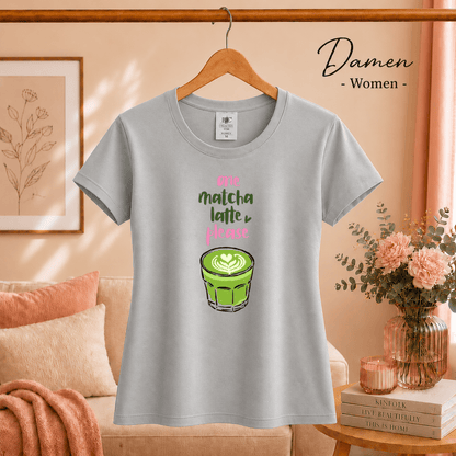 "One Matcha Latte Please" T-Shirt | Süßes Café & Tee Liebhaber Design - StyleOne