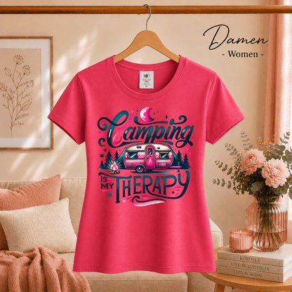 T-Shirt „Camping is my Therapy“ | Statement-Design mit Retro Wohnwagen & Lagerfeuer - StyleOne
