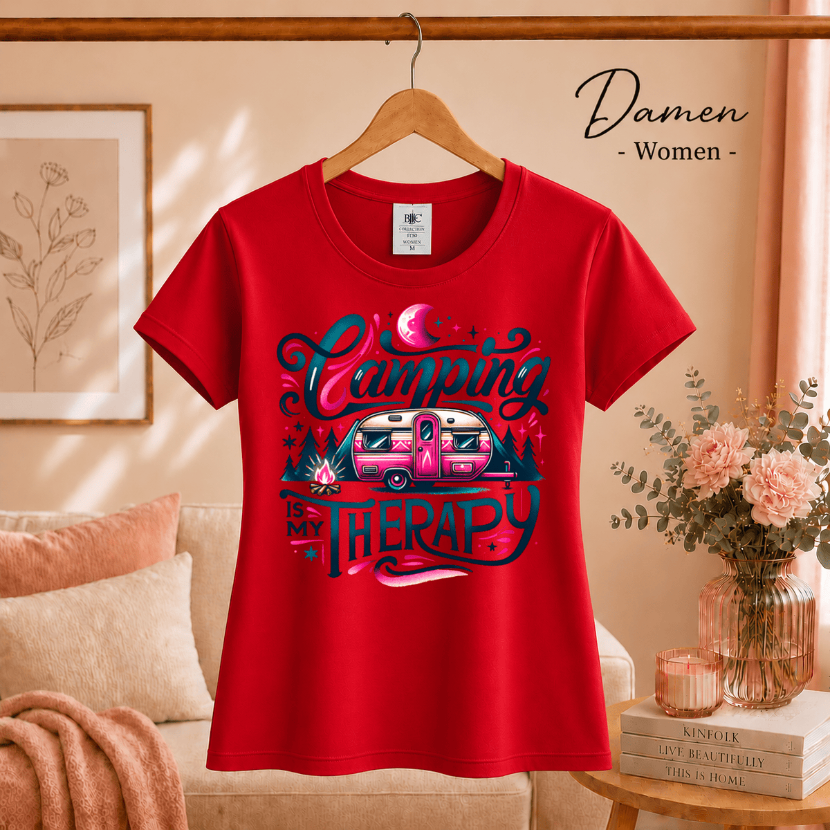 T-Shirt „Camping is my Therapy“ | Statement-Design mit Retro Wohnwagen & Lagerfeuer - StyleOne
