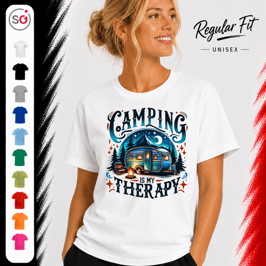 T-Shirt mit 'Camping is my Therapy' Spruch | Retro Wohnwagen am Lagerfeuer Design - StyleOne