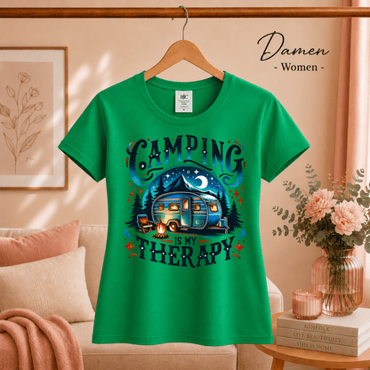 T-Shirt mit 'Camping is my Therapy' Spruch | Retro Wohnwagen am Lagerfeuer Design - StyleOne