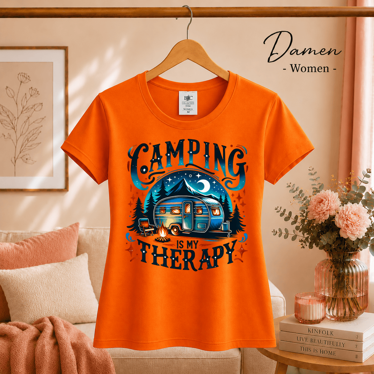 T-Shirt mit 'Camping is my Therapy' Spruch | Retro Wohnwagen am Lagerfeuer Design - StyleOne