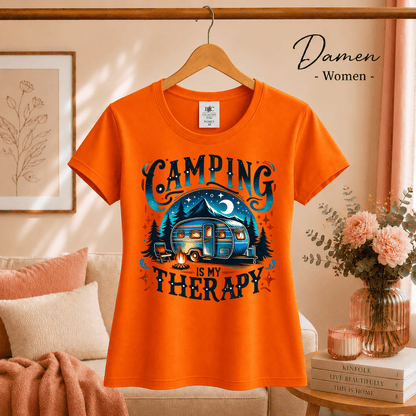 T-Shirt mit 'Camping is my Therapy' Spruch | Retro Wohnwagen am Lagerfeuer Design - StyleOne