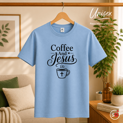 T-Shirt mit 'Coffee and Jesus' Schriftzug | Glaube & Kaffee Design - StyleOne