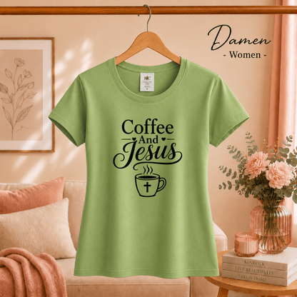 T-Shirt mit 'Coffee and Jesus' Schriftzug | Glaube & Kaffee Design - StyleOne