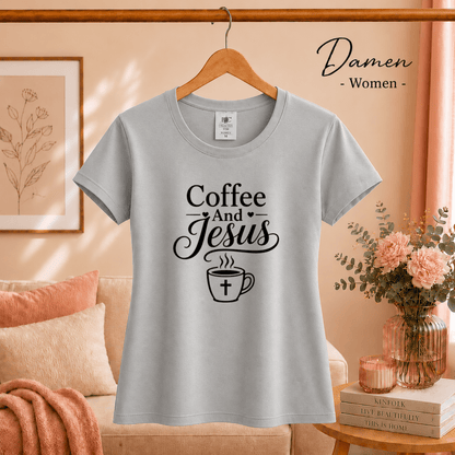 T-Shirt mit 'Coffee and Jesus' Schriftzug | Glaube & Kaffee Design - StyleOne
