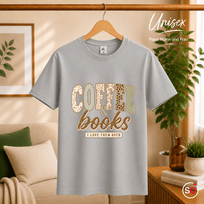 T-Shirt mit 'Coffee & Books' Spruch im verspielten Patchwork-Design mit Leo- und Blumenmuster - StyleOne