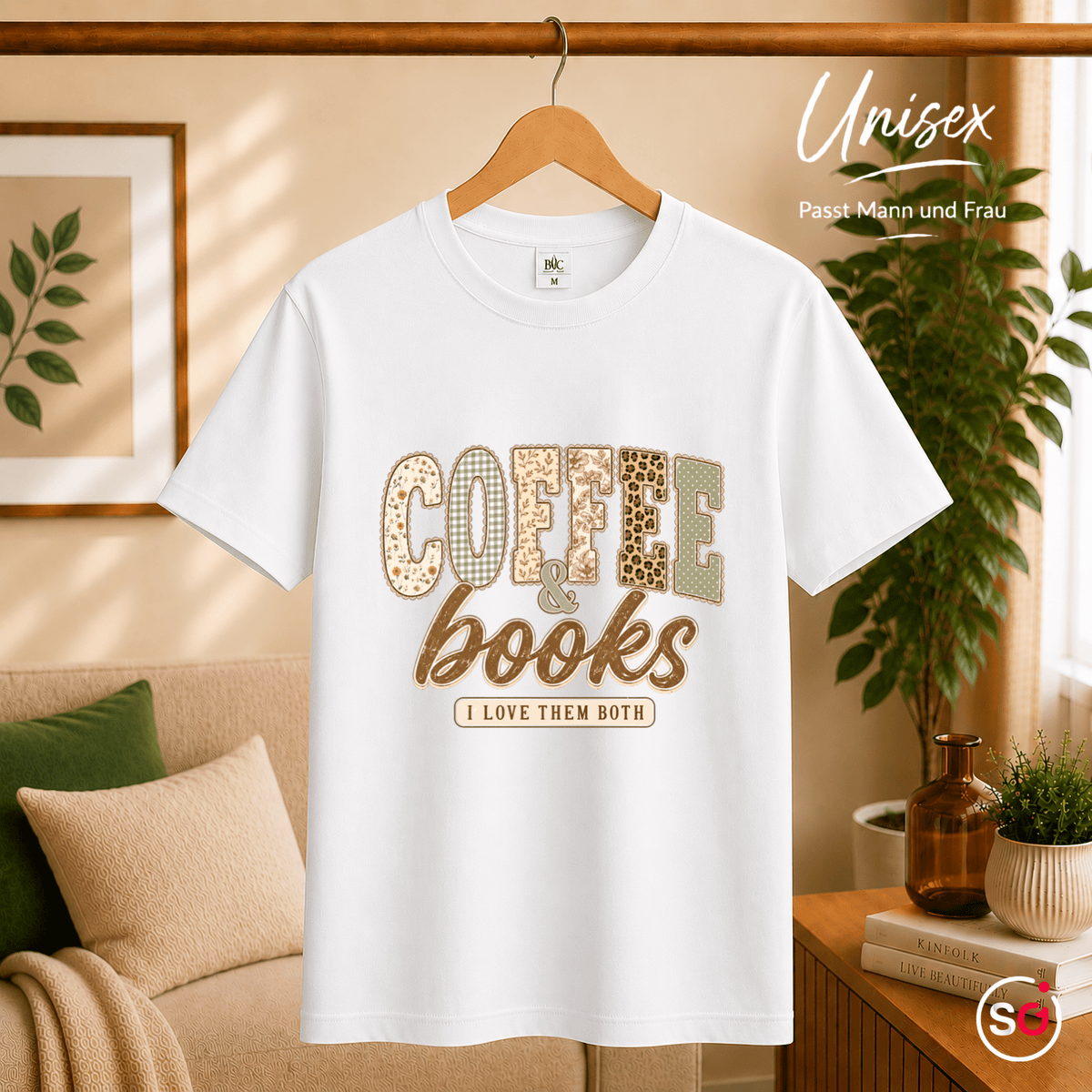 T-Shirt mit 'Coffee & Books' Spruch im verspielten Patchwork-Design mit Leo- und Blumenmuster - StyleOne