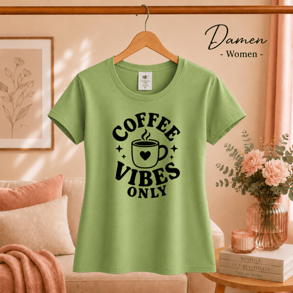 T-Shirt mit 'Coffee Vibes Only' Spruch | Retro Design mit Kaffeetasse und Herz - StyleOne