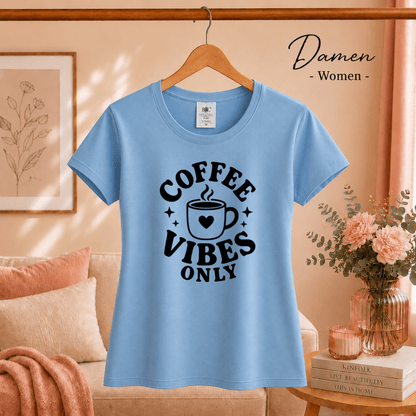 T-Shirt mit 'Coffee Vibes Only' Spruch | Retro Design mit Kaffeetasse und Herz - StyleOne