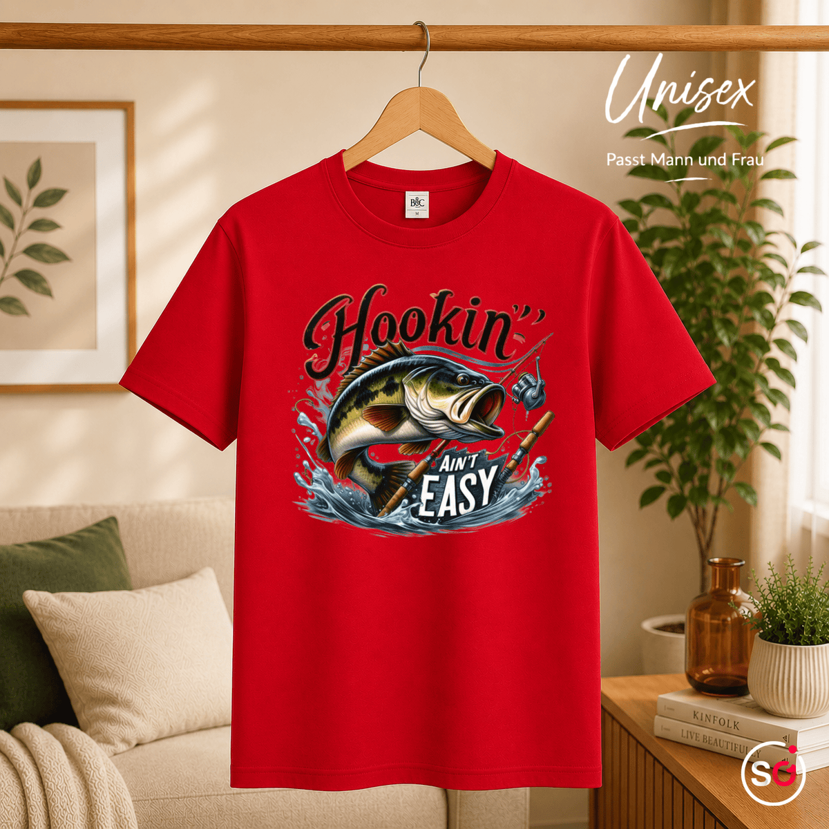 T-Shirt mit 'Hookin' Ain't Easy' Spruch | Dynamisches Barsch-Angelmotiv im Comic-Stil - StyleOne