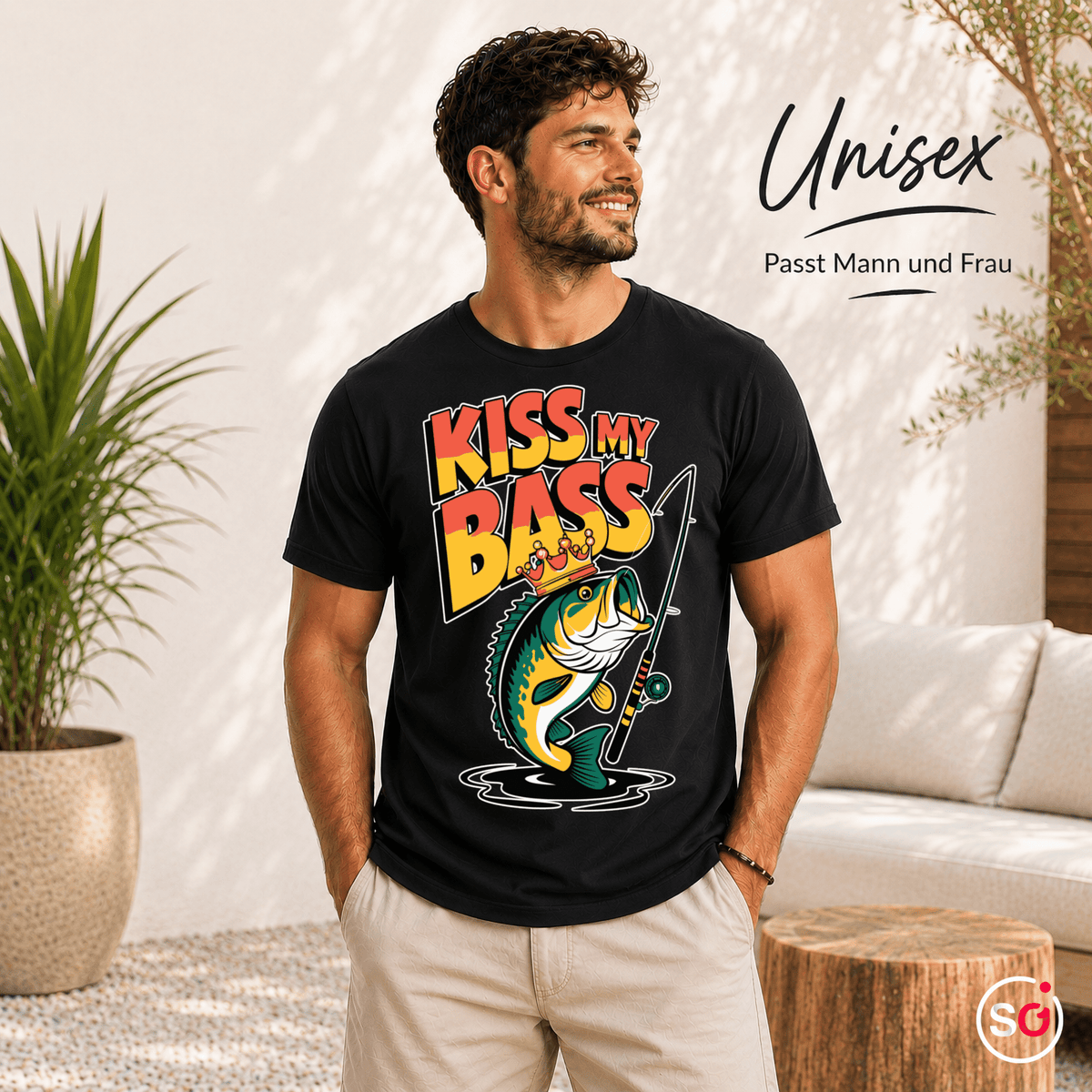T-Shirt mit "Kiss My Bass" Spruch – Lustiges Angler-Design mit gekröntem Barsch - StyleOne