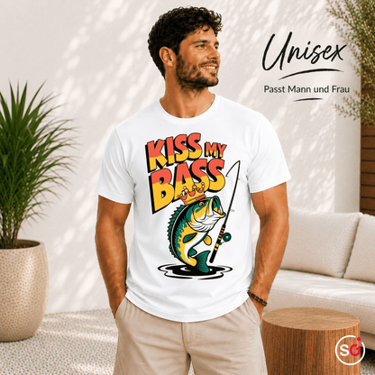 T-Shirt mit "Kiss My Bass" Spruch – Lustiges Angler-Design mit gekröntem Barsch - StyleOne