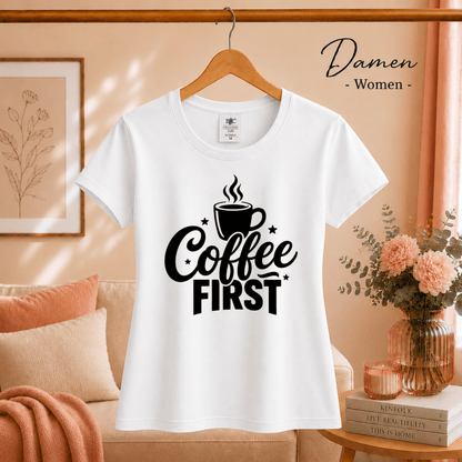 T-Shirt mit Spruch "Coffee First" und dampfender Kaffeetasse - StyleOne