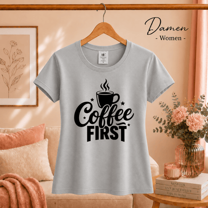 T-Shirt mit Spruch "Coffee First" und dampfender Kaffeetasse - StyleOne
