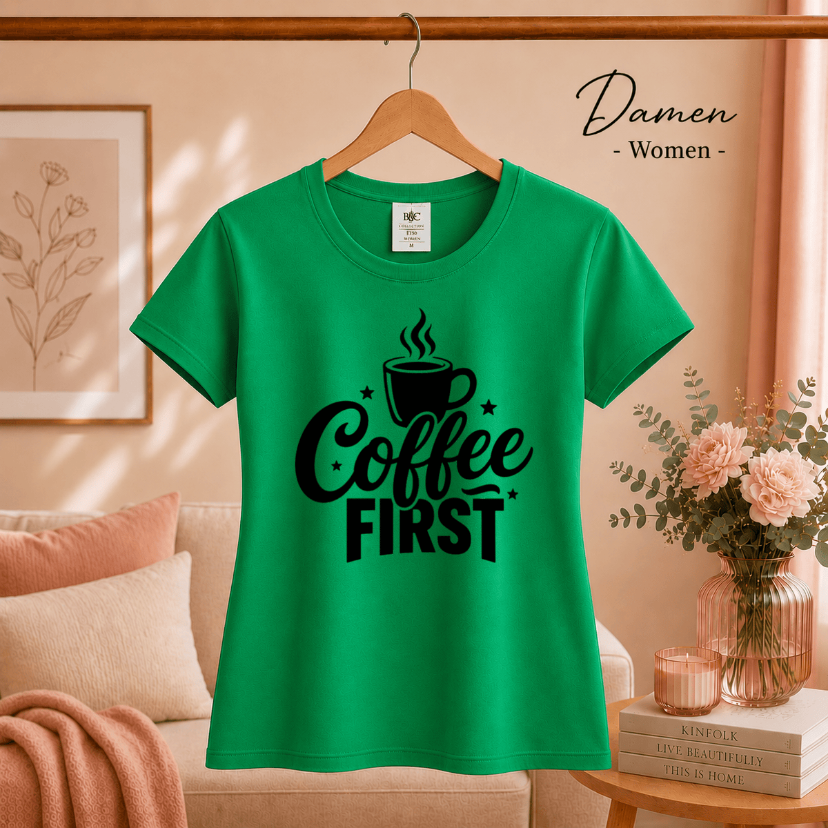 T-Shirt mit Spruch "Coffee First" und dampfender Kaffeetasse - StyleOne
