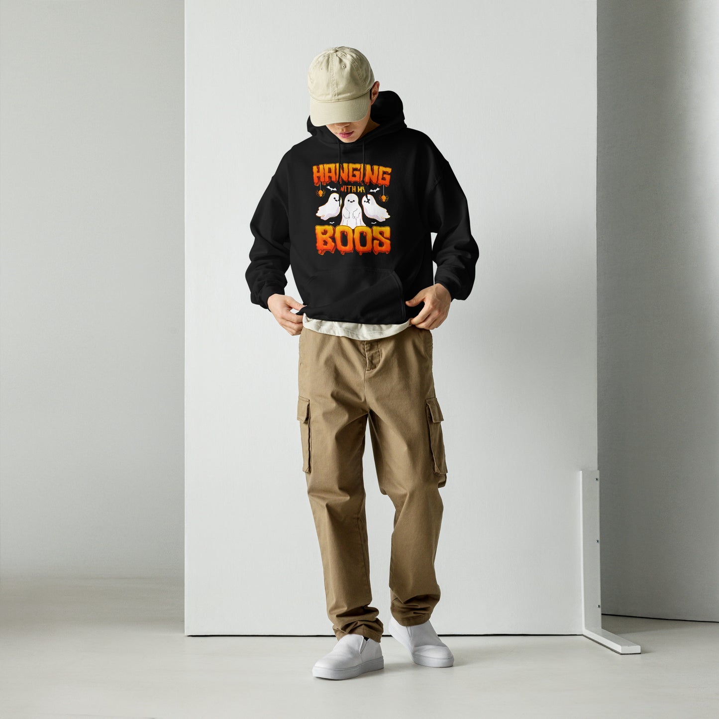 Halloween Hoodie: Hanging with my BOOS - Gespenstischer Kapuzenpullover für unheimlichen Spaß