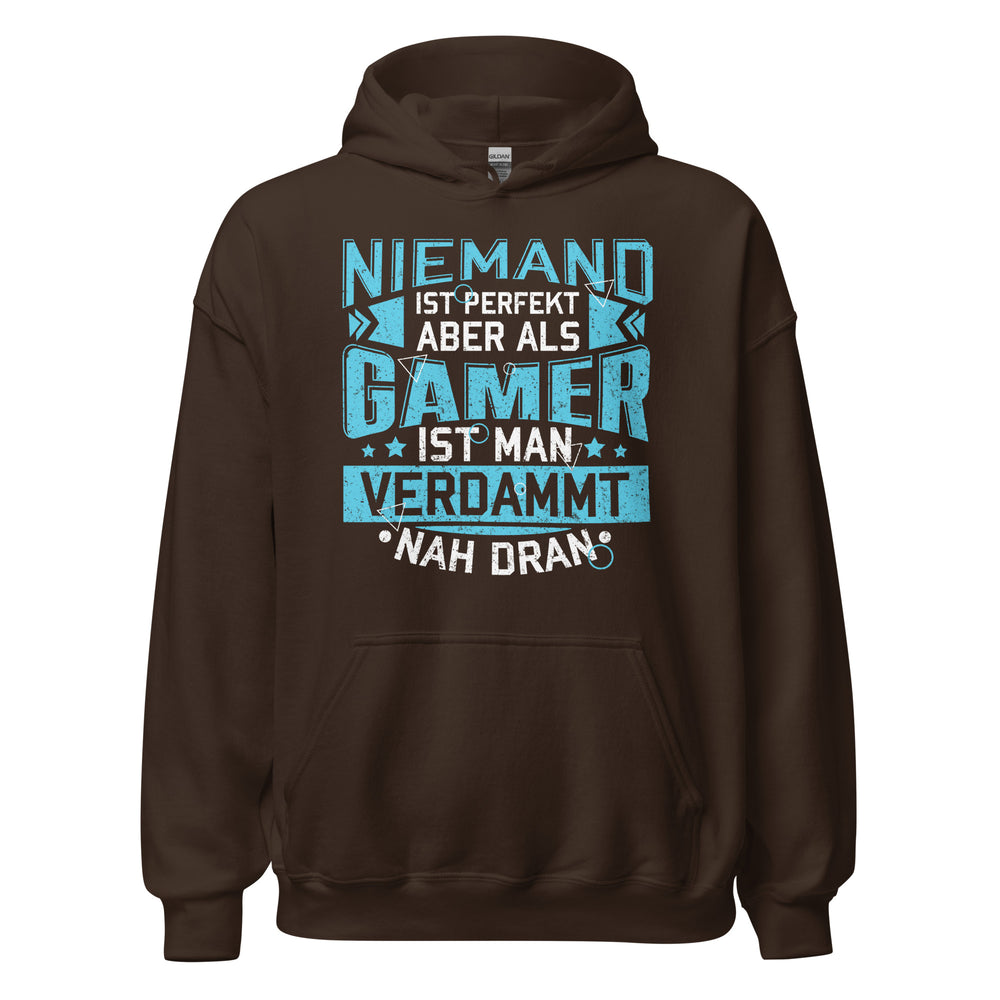 Hochwertiger Gaming Kapuzenpullover | Spruch: "Als Gamer verdammt nah dran!"