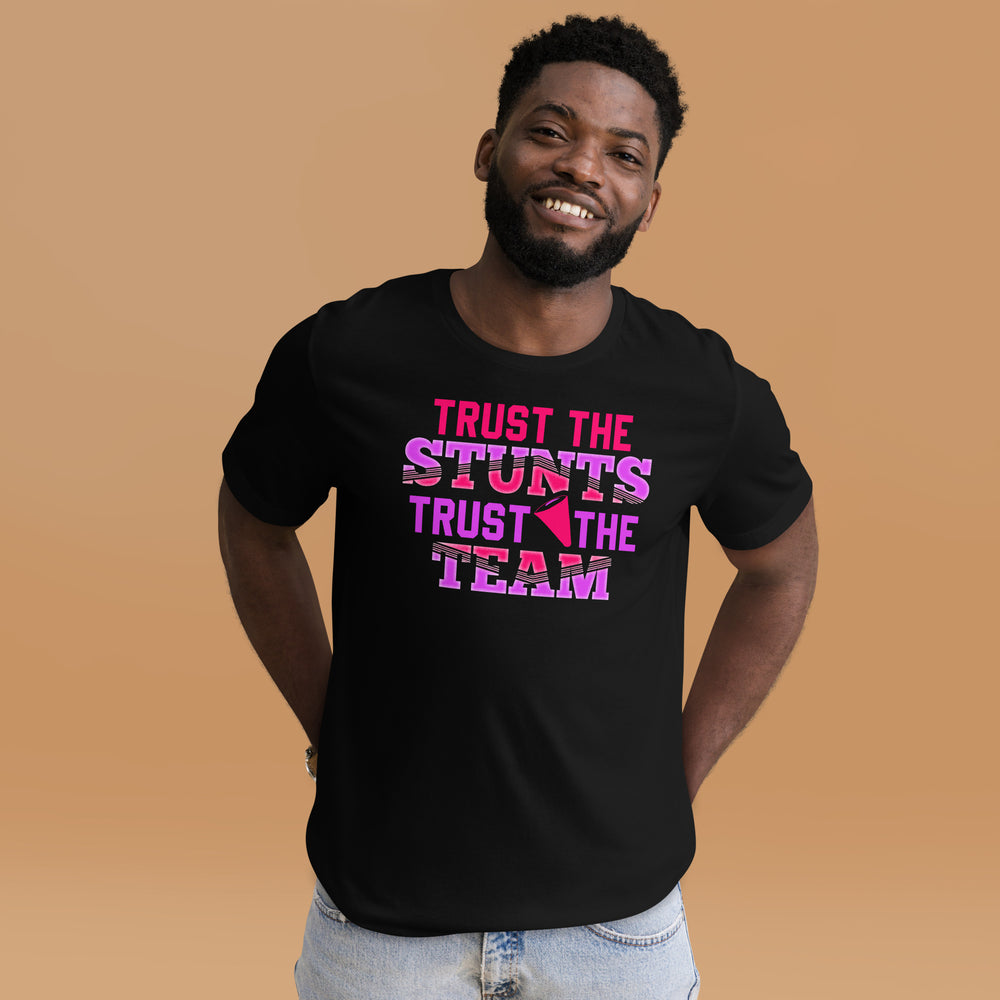 Vertraue den Stunts, vertraue dem Team: Cheerleader T-Shirt für Zuversicht und Teamgeist