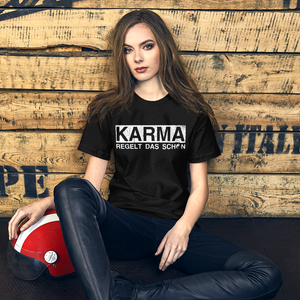 Karma regelt das schon! T-Shirt - Lustiger Spruch, cooles Design