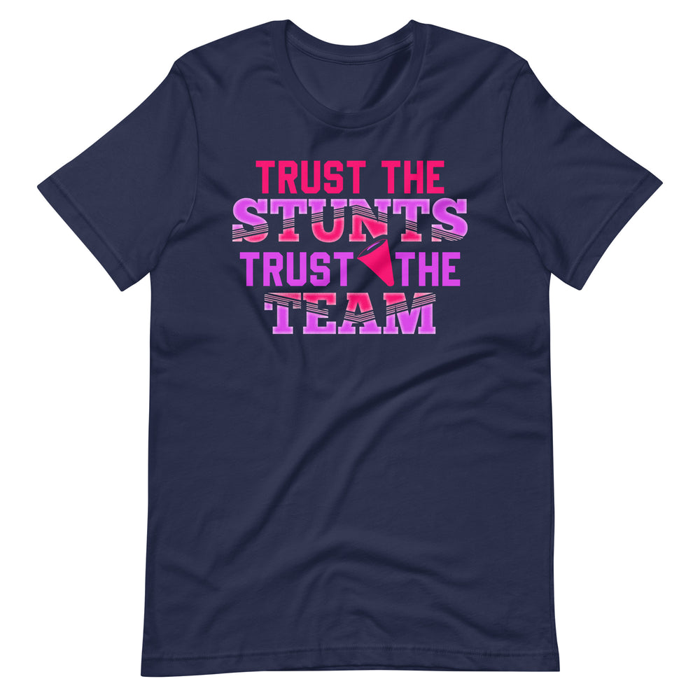 Vertraue den Stunts, vertraue dem Team: Cheerleader T-Shirt für Zuversicht und Teamgeist