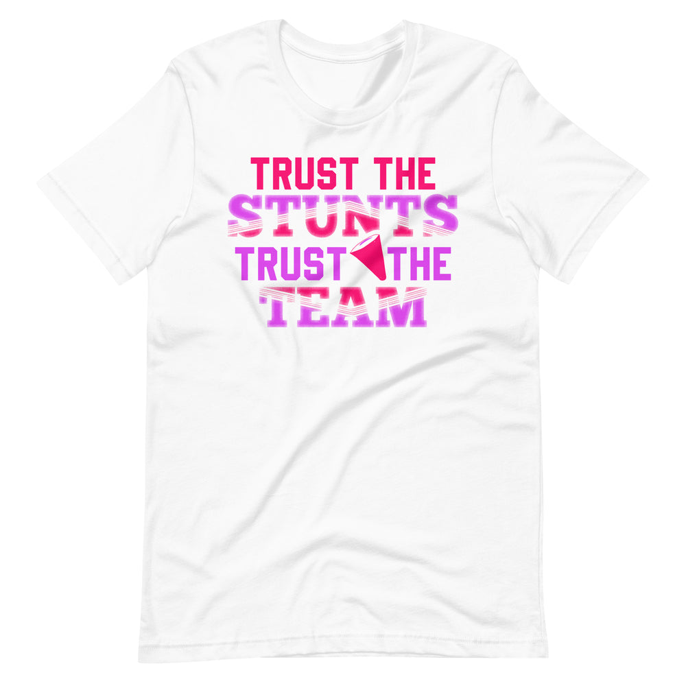 Vertraue den Stunts, vertraue dem Team: Cheerleader T-Shirt für Zuversicht und Teamgeist