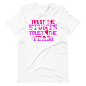 Vertraue den Stunts, vertraue dem Team: Cheerleader T-Shirt für Zuversicht und Teamgeist