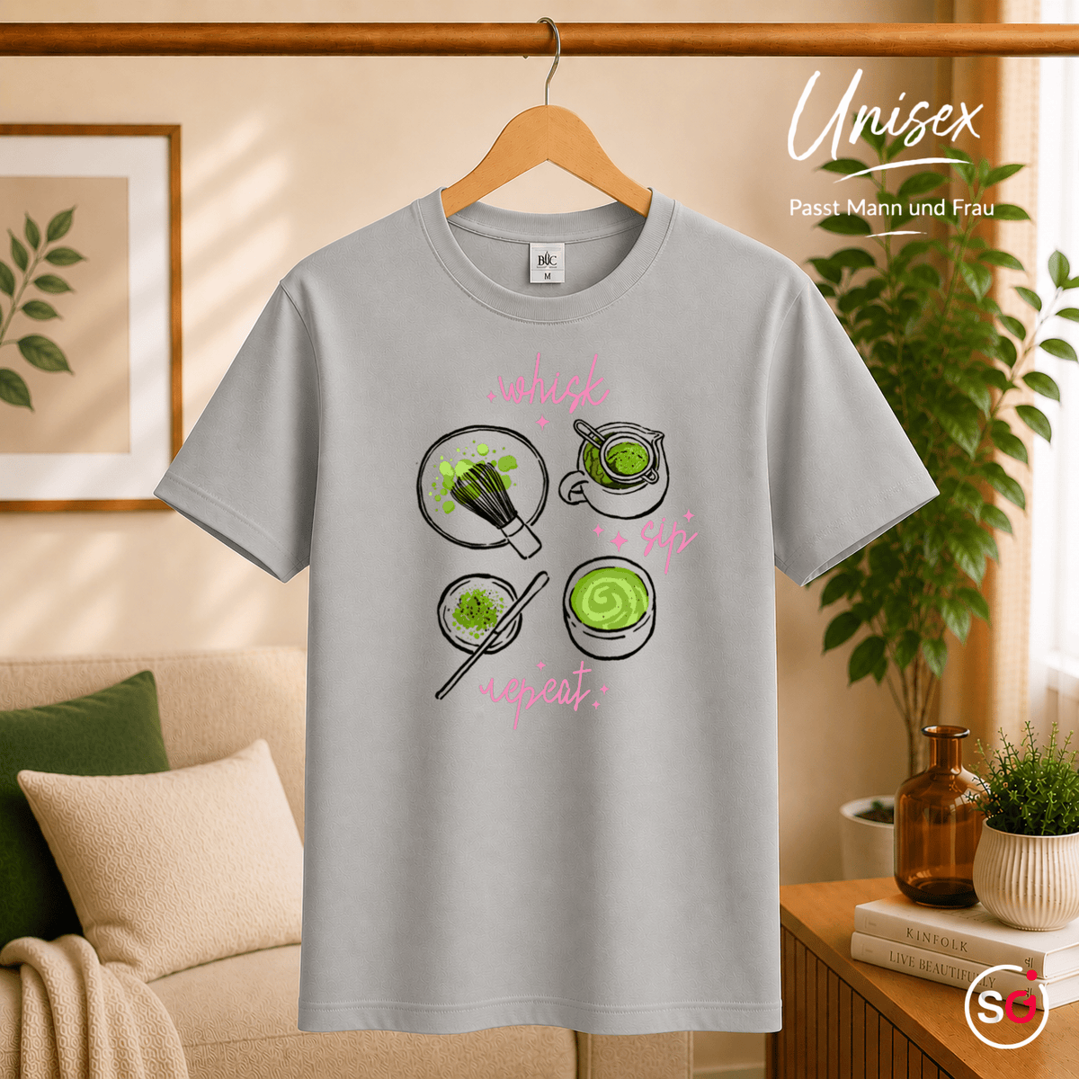 Whisk, Sip, Repeat T-Shirt mit handgezeichnetem Matcha-Zeremonie Design - StyleOne